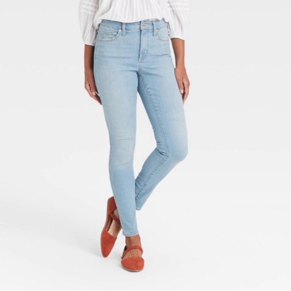 Women’s Mid Rise Skinny Jeans-Universal Thread Light Wash Size 18/34Regular NWT